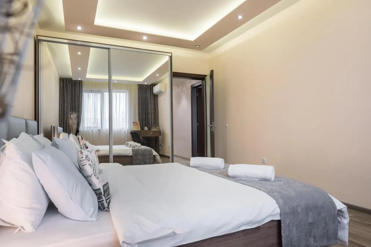 Apartments Cats Warna