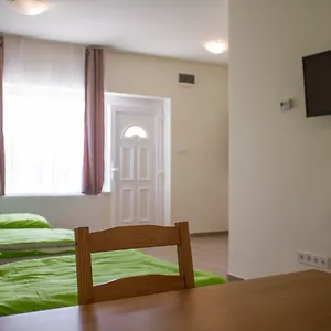 Airport Microstore Panzio Apartment Vecsés